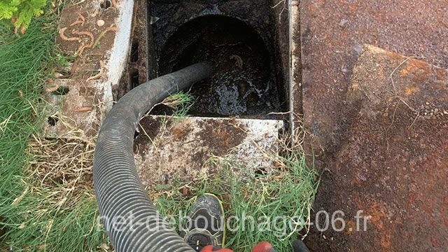 Camion de débouchage de canalisation en intervention